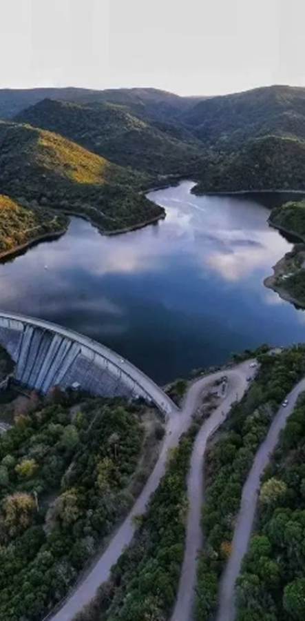 Encontrá lo que <br>buscas
 <span>cerca tuyo</span>.